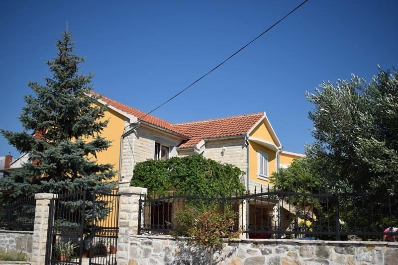 Matanovi Dvori-Krka National Park Hotel Lozovac Exterior photo
